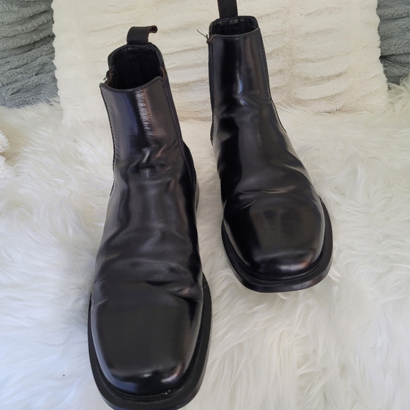 Prada Men's "2T 0796 Black Leather Chelsea Boots Made in Italy, US Size 6. - Picture 4 of 8